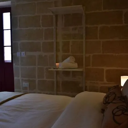 Lucky Star 403 By Vallettastay